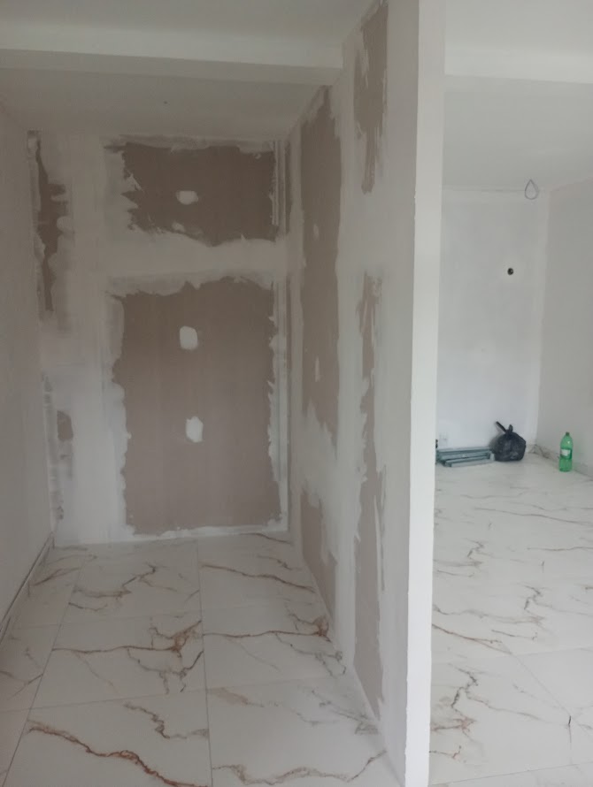 Acabamento em massa corrida na parede de drywall
