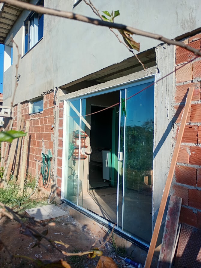 Instalação de porta de vidro de correr